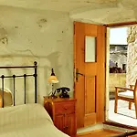 Esbelli Evi Cave 3*