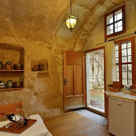 Esbelli Evi Cave 3*