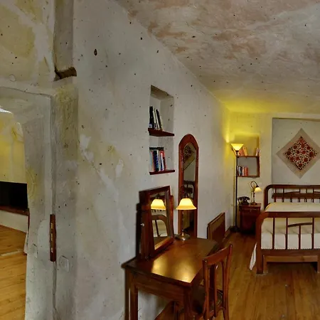 Esbelli Evi Cave 3*