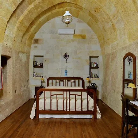 Esbelli Evi Cave 3*