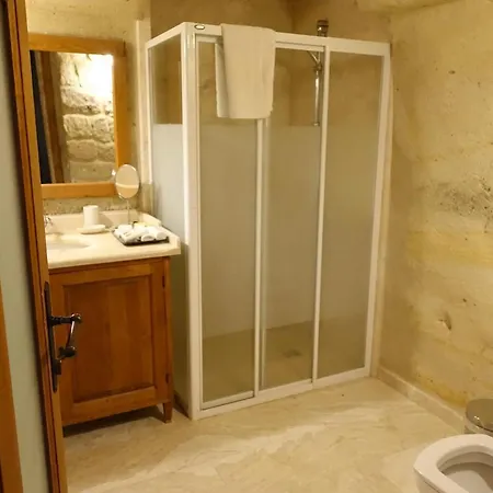 Esbelli Evi Cave 3*