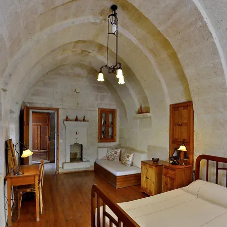 Esbelli Evi Cave 3*