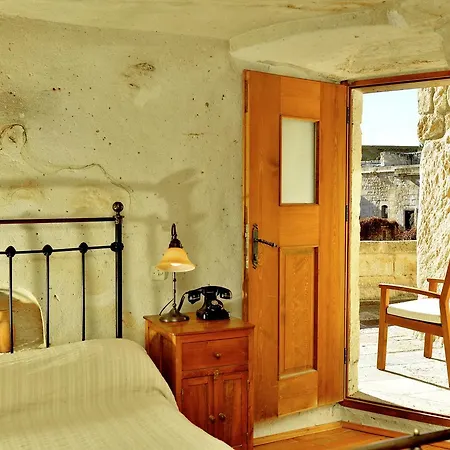 Esbelli Evi Cave 3*