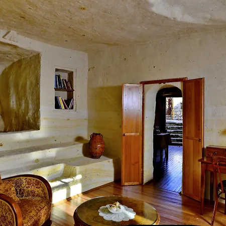 Esbelli Evi Cave 3*