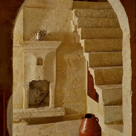 Esbelli Evi Cave 3*
