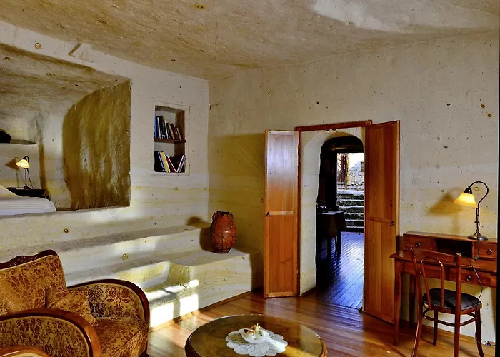 Esbelli Evi Cave 3*